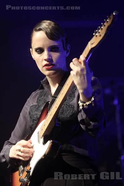 ANNA CALVI - 2013-09-26 - PARIS - Gaite Lyrique - 